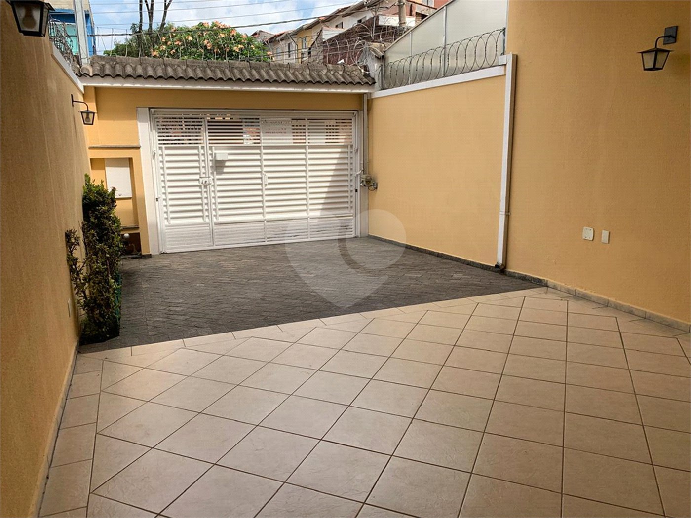 Sobrado à venda com 4 quartos, sendo 1 suíte, em Vila Campo Grande, São Paulo, SP