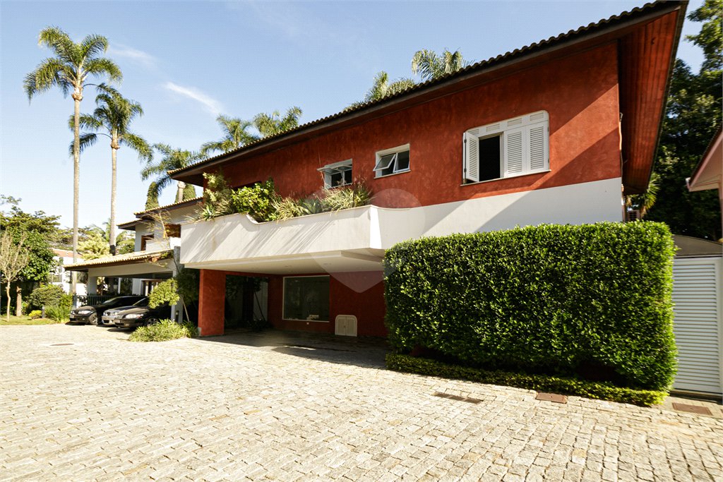 Casa à venda com 4 quartos, sendo 2 suítes, no condomínio Parque das Arvores, São Paulo - SP