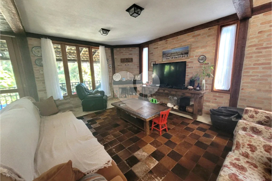 Casa à venda com 3 quartos, sendo 1 suíte,  no condomínio Residencial Bosque da Serra, Mairiporã - SP