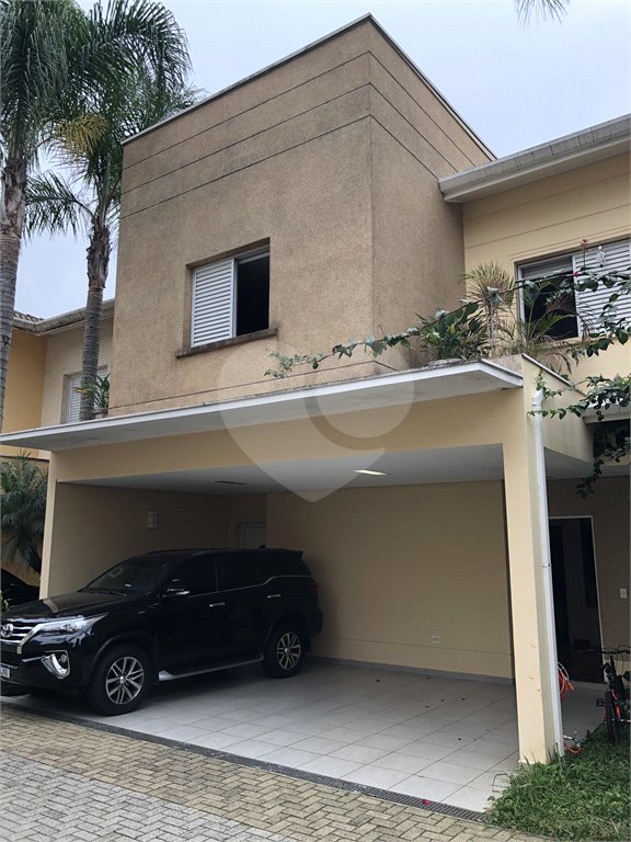 Casa à venda com 3 suítes no condomínio Villaggio Belvedere, São Paulo - SP