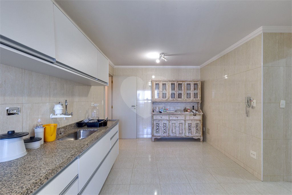 Apartamento à venda com 4 quartos, sendo 1 suíte, em Alto da Boa Vista, São Paulo, SP