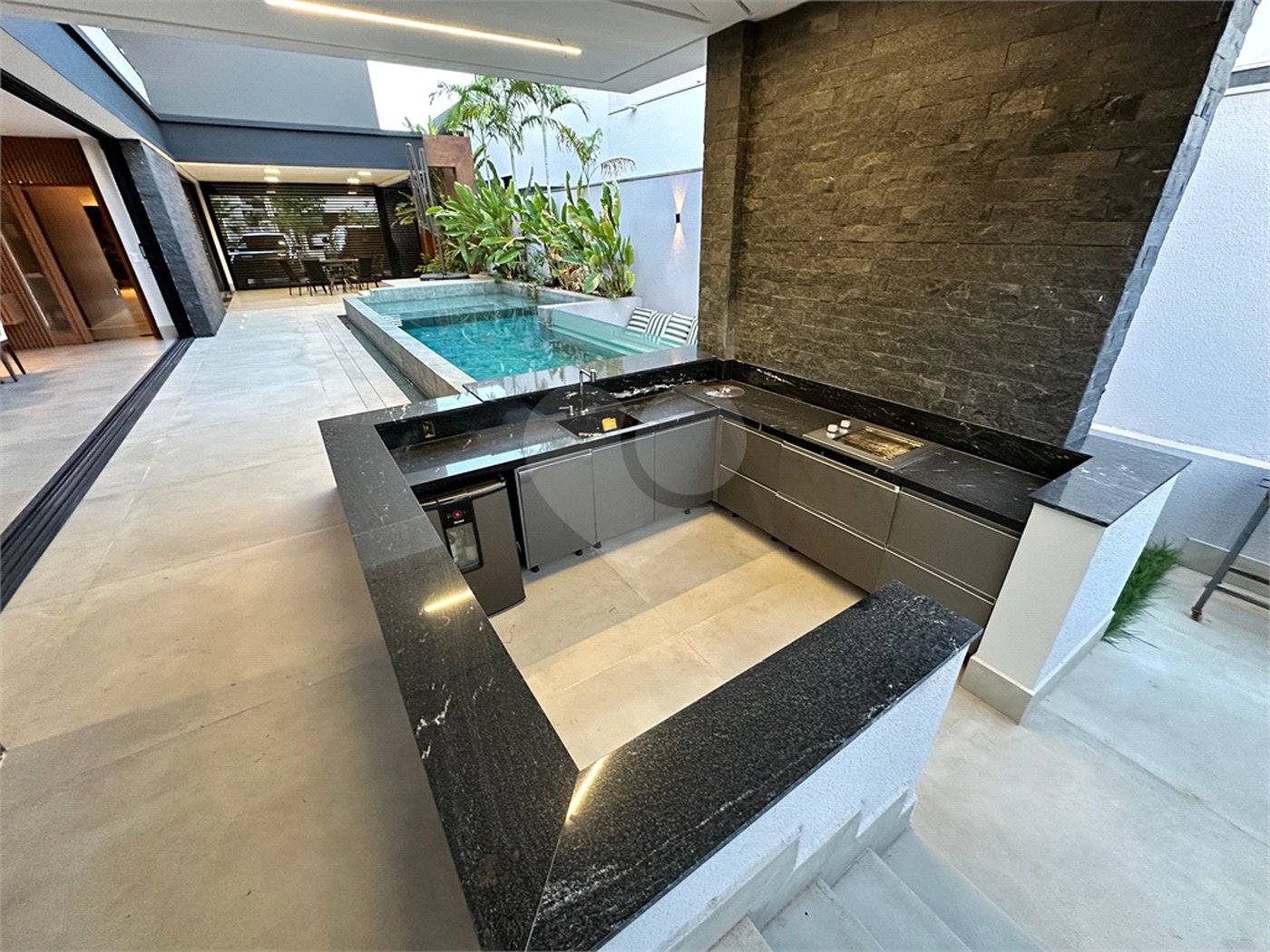 Casa à venda com 3 suítes no condomínio Residencial Florais Itália, Cuiabá - MT