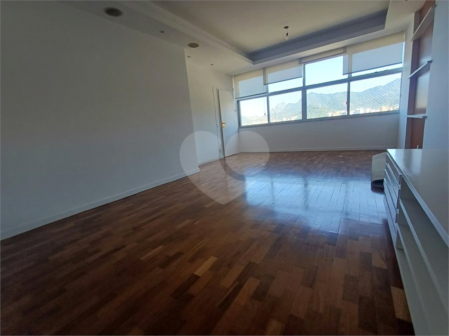 Apartamento à venda com 3 quartos, sendo 1 suíte,  em Lagoa, Rio de Janeiro, RJ
