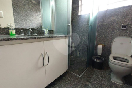Casa à venda com 4 quartos, sendo 2 suítes,  em Vila Alexandria, São Paulo, SP