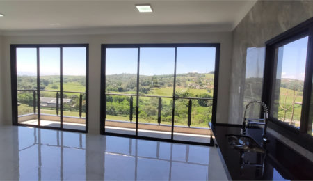 Casa à venda com 3 quartos, sendo 1 suíte,  no condomínio Reserva do Vale, Caçapava - SP