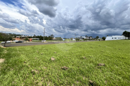 Terreno à venda no condomínio Residencial Saint Charbel, Araçoiaba da Serra - SP