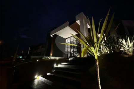 Casa à venda com 4 suítes em Monte Alegre, Vinhedo, SP