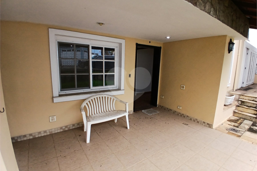 Casa à venda ou para alugar com 3 quartos, sendo 2 suítes, no condomínio Chácara das Rosas, São Paulo - SP