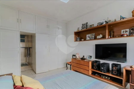Apartamento à venda com 4 quartos, sendo 1 suíte,  em Copacabana, Rio de Janeiro, RJ