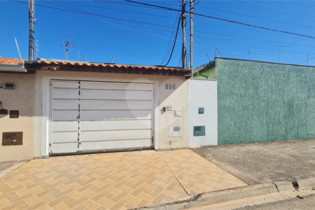 Casa à venda com 3 quartos, sendo 1 suíte, em Vila Carolina, Itapetininga, SP