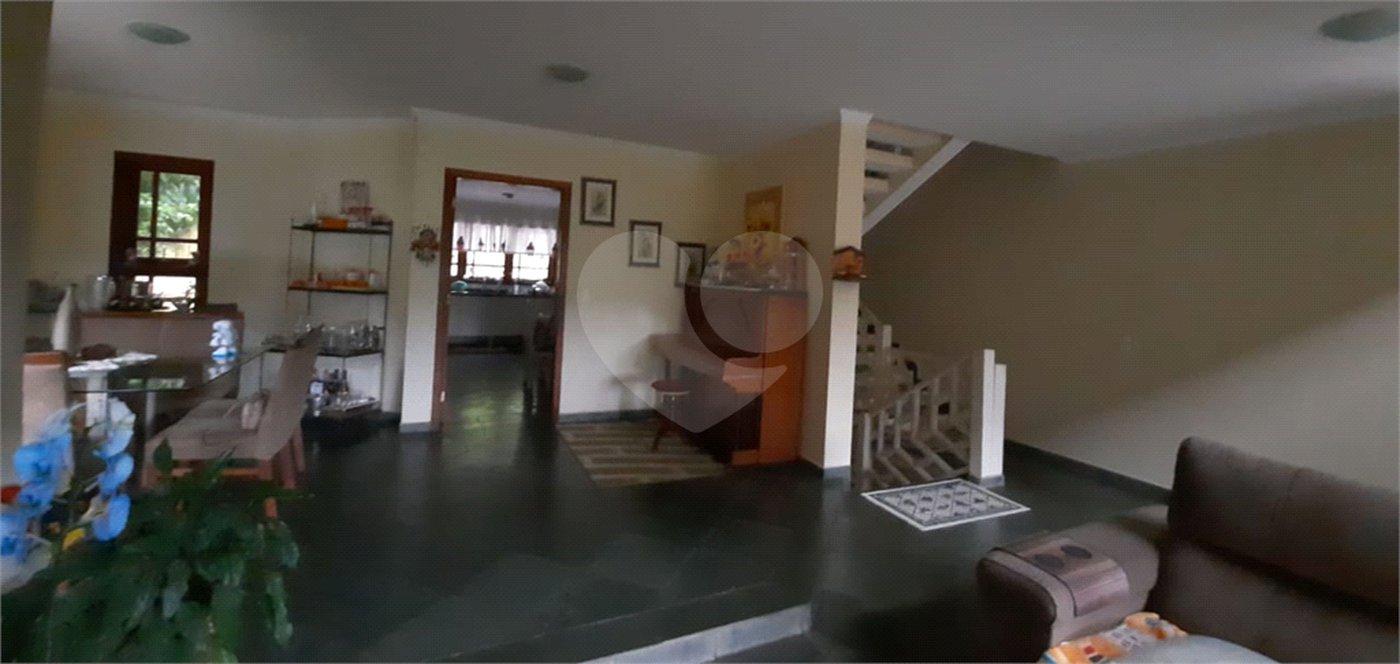 Sobrado à venda com 5 quartos, sendo 2 suítes,  em Serra da Cantareira, Mairiporã, SP