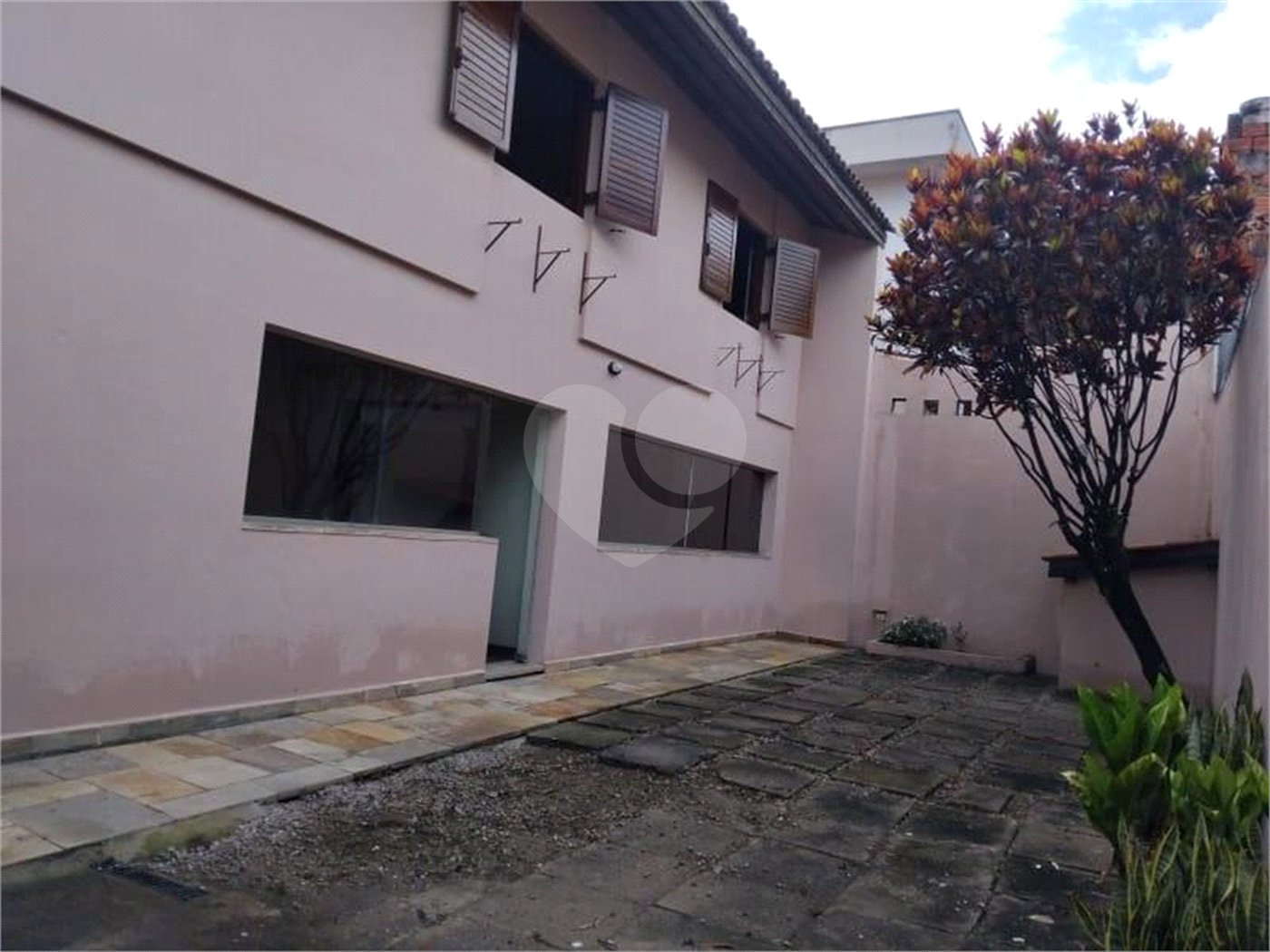 Sobrado à venda com 3 quartos, sendo 1 suíte,  em Jardim Pinheiros, São Paulo, SP