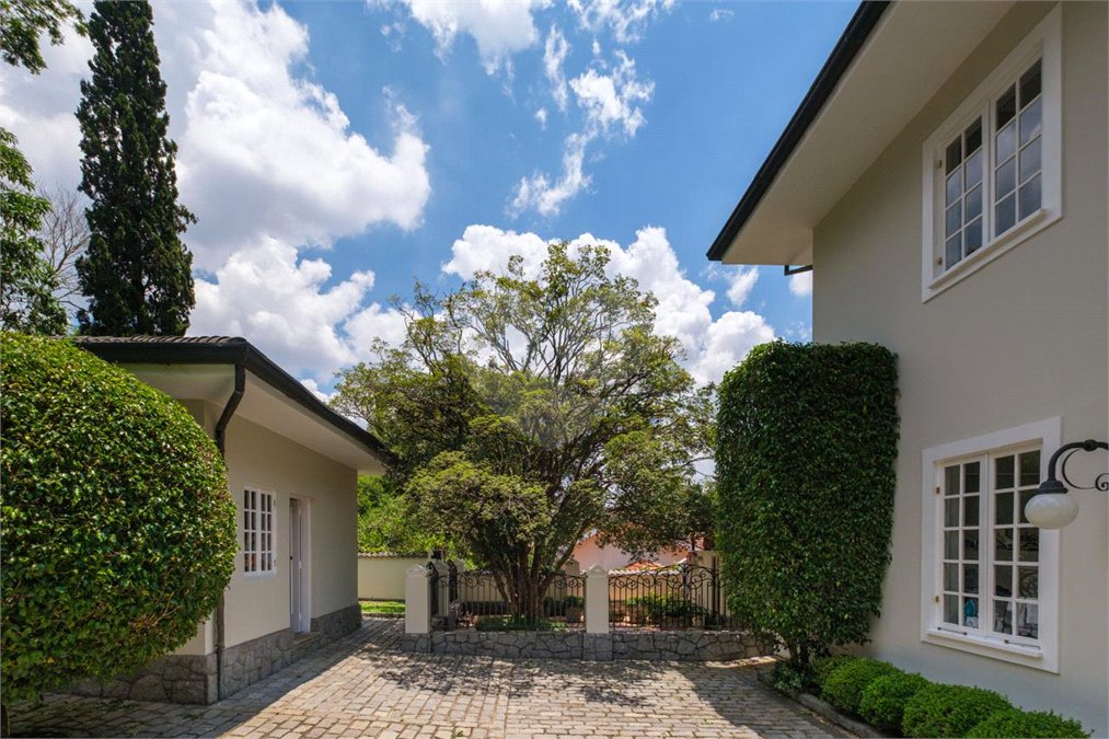 Casa à venda com 5 suítes no condomínio Chácara Flora, São Paulo - SP