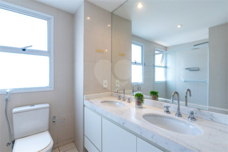 Apartamento à venda com 3 suítes em Campo Belo, São Paulo, SP