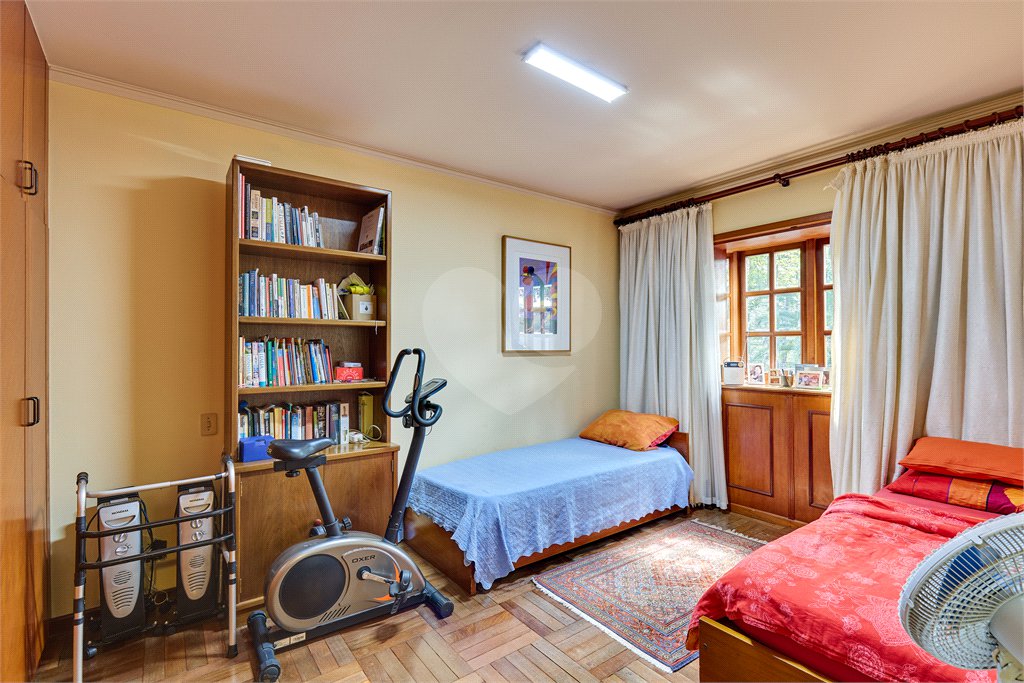 Casa à venda com 4 quartos, sendo 2 suítes, em Jardim Cordeiro, São Paulo, SP