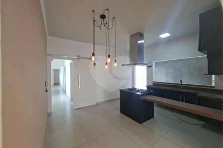 Casa à venda ou para alugar com 3 quartos, sendo 1 suíte, em Vila Aparecida, Itapetininga, SP