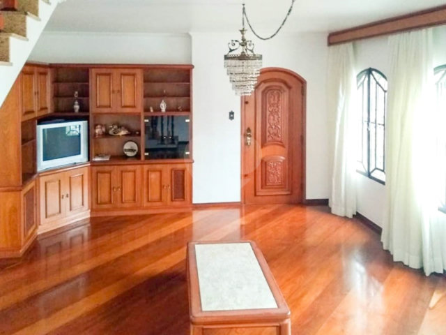 Sobrado à venda com 3 quartos, sendo 1 suíte,  em Mooca, São Paulo, SP
