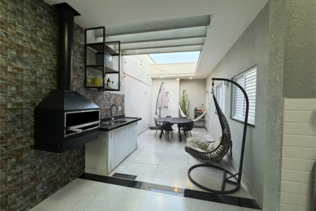 Casa à venda com 3 quartos, sendo 1 suíte, no condomínio Jardim Guarujá, Salto - SP