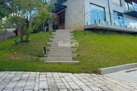 Casa à venda com 4 suítes no condomínio Portal Ouro Verde, Atibaia - SP