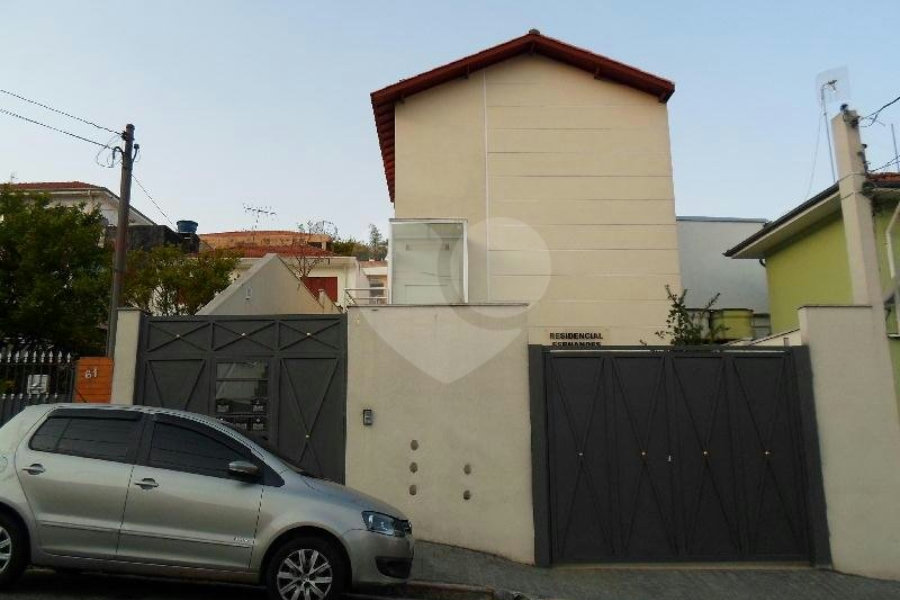 Casa à venda com 3 quartos, sendo 1 suíte, no condomínio Fernandes, São Paulo - SP