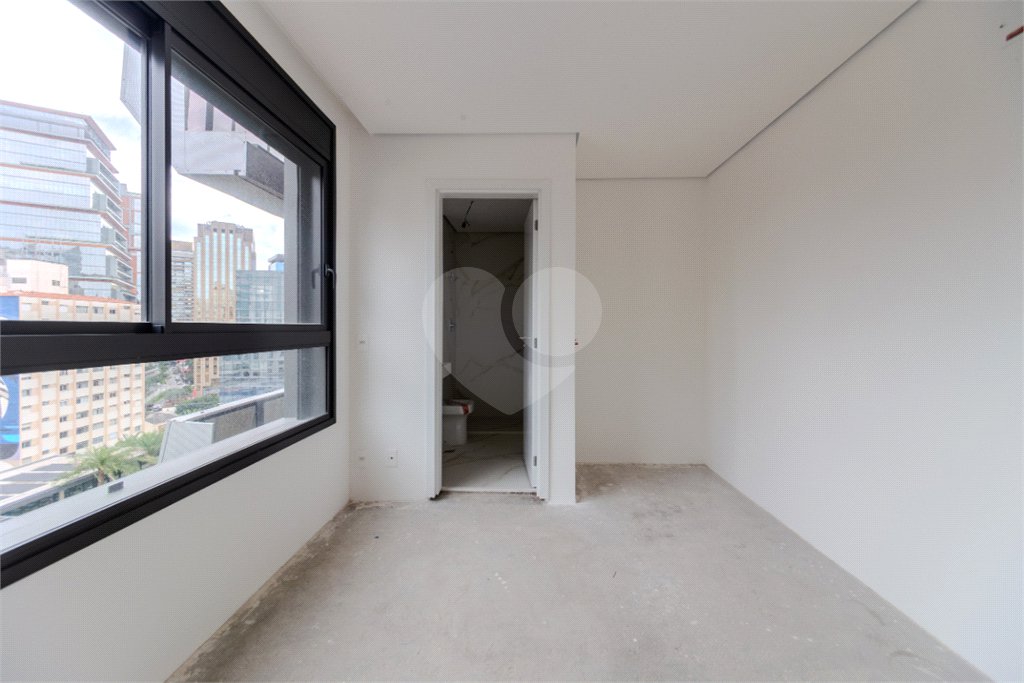 Apartamento à venda com 3 suítes em Vila Nova Conceição, São Paulo, SP