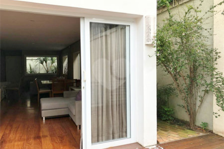 Sobrado à venda com 4 quartos, sendo 1 suíte, em Jardim Novo Mundo, São Paulo, SP