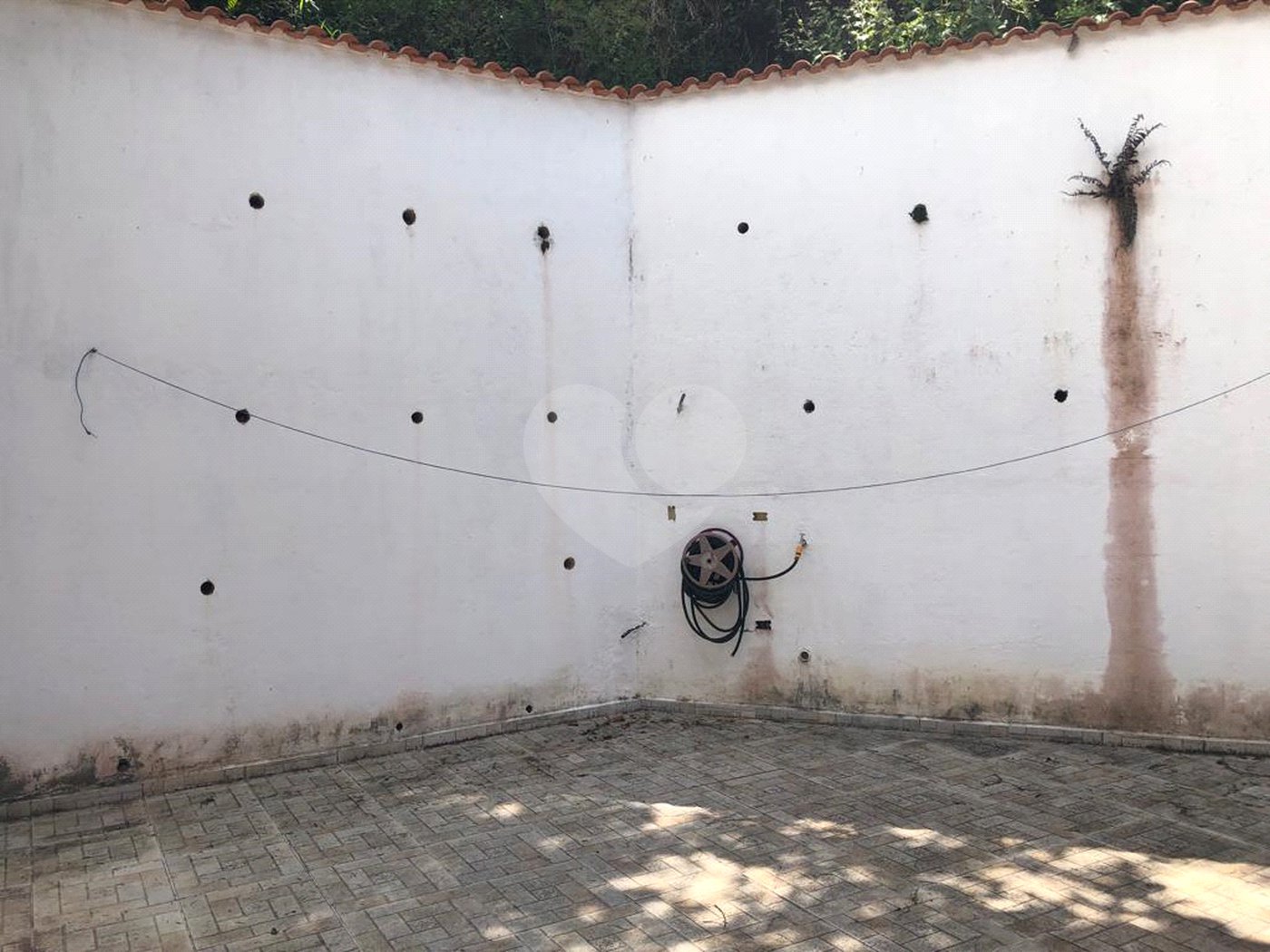 Casa à venda com 3 quartos, sendo 1 suíte, no condomínio Parque Suiça, Caieiras - SP