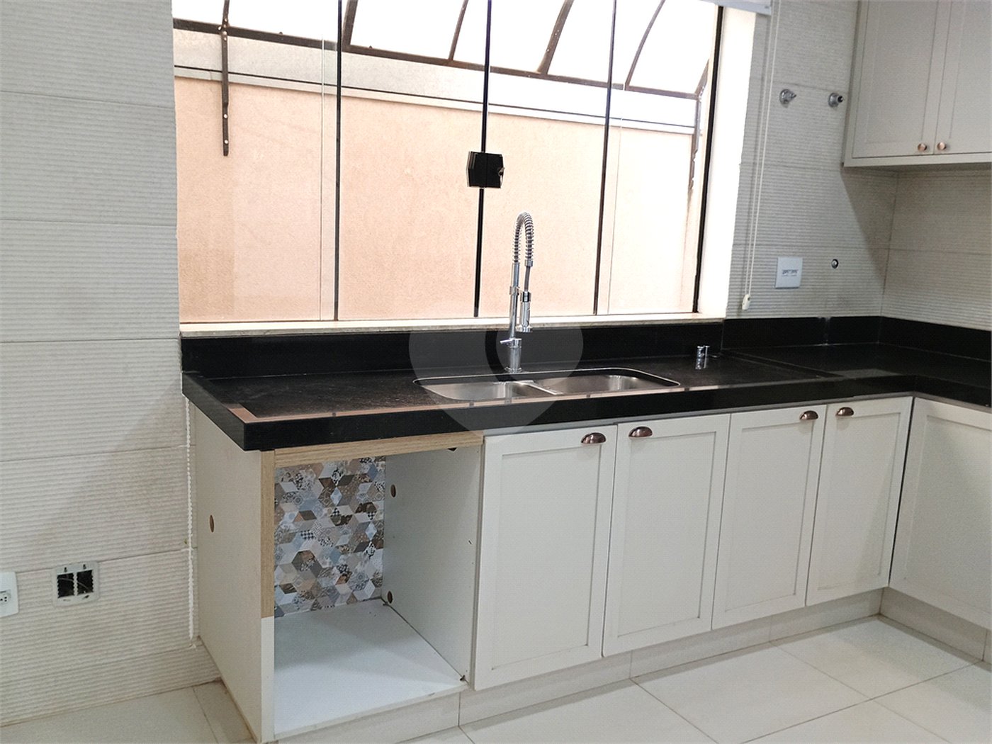 Sobrado à venda com 4 quartos, sendo 1 suíte, em Reserva San Gabriel, Ribeirão Preto, SP