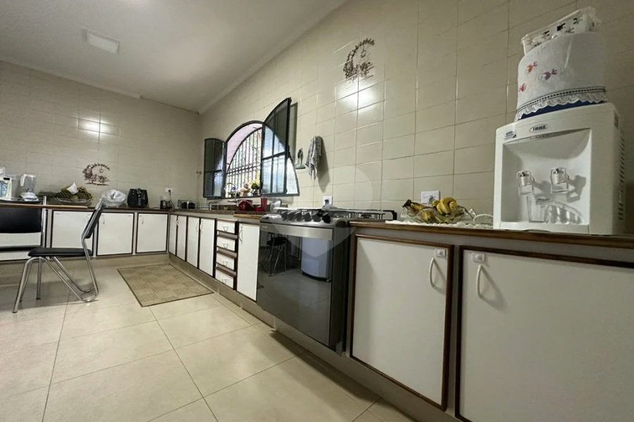 Casa assobradada à venda no bairro Nova Piracicaba, em Piracicaba/SP.