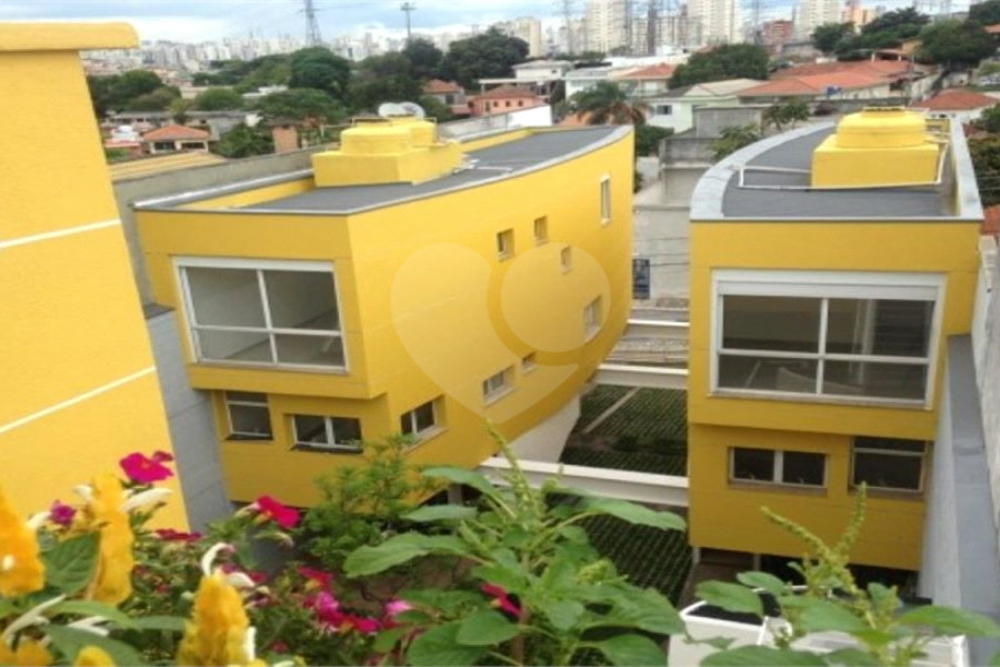Casa à venda com 3 quartos, sendo 1 suíte,  no condomínio Residencial Vegas, São Paulo - SP