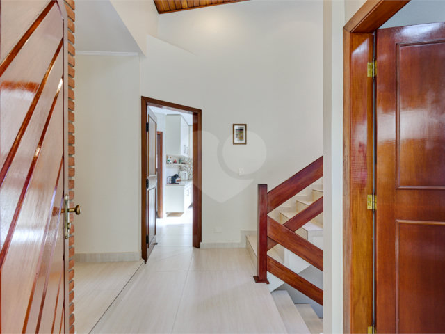 Casa à venda com 3 quartos, sendo 2 suítes,  no condomínio Granja do Morumbi, São Paulo - SP