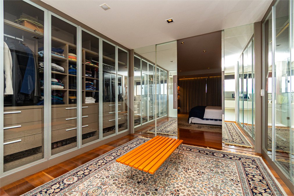 Apartamento à venda com 3 suítes em Vila Nova Conceição, São Paulo, SP