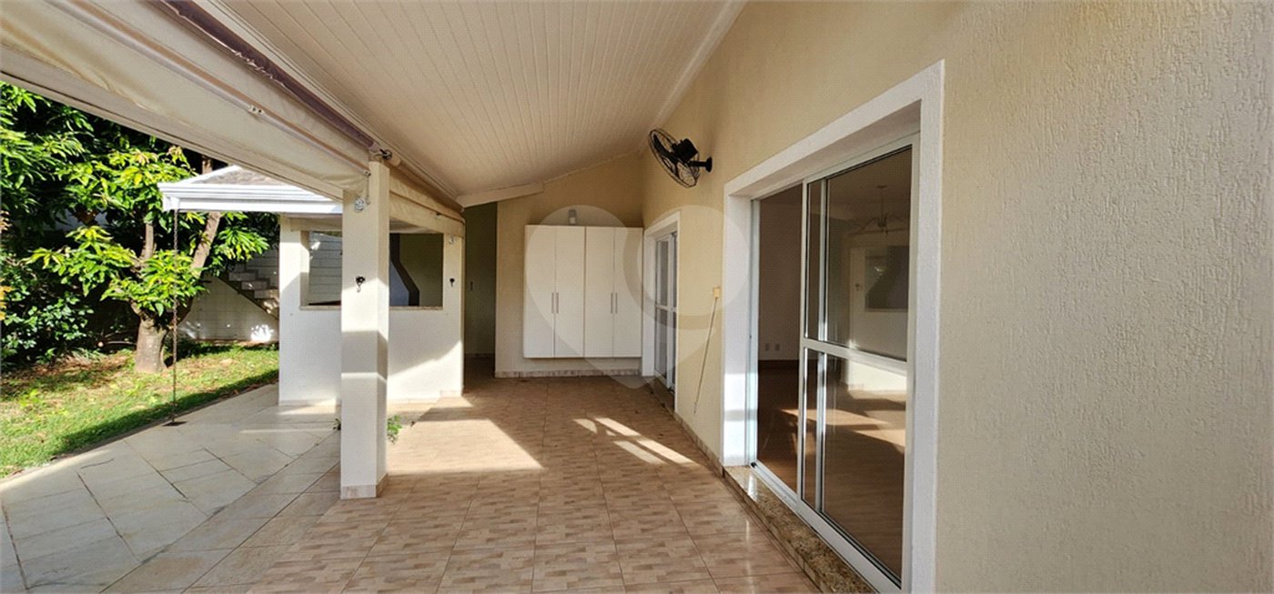 Casa à venda com 3 suítes no condomínio Recanto dos Paturis, Vinhedo - SP