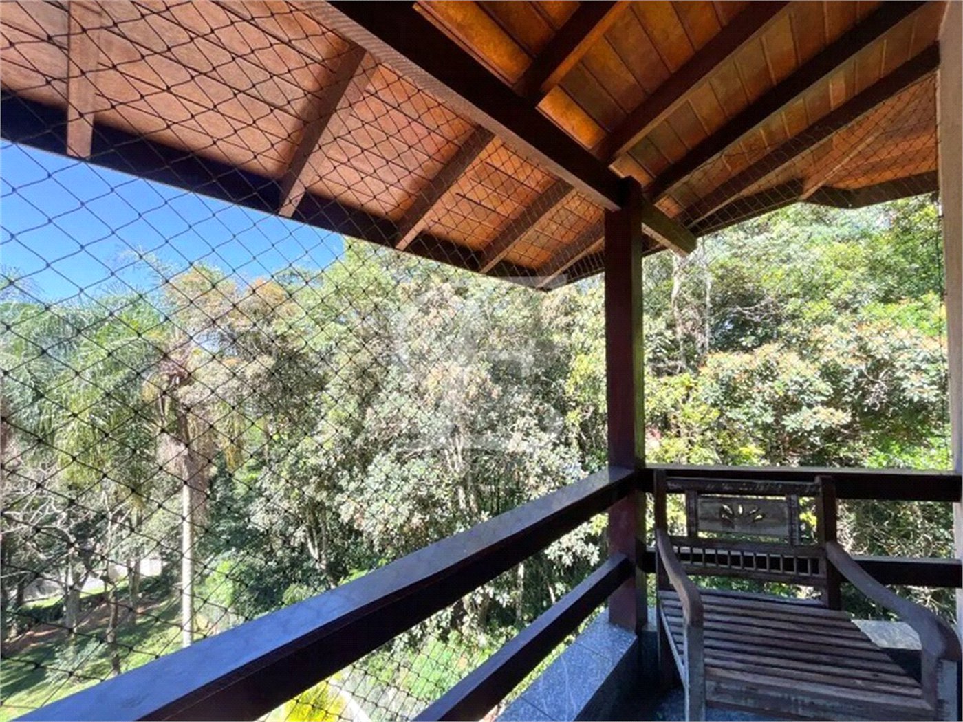 Sobrado à venda com 4 suítes em Serra da Cantareira, Mairiporã, SP