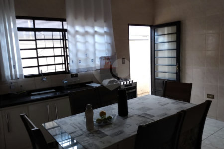Casa à venda com 3 quartos, sendo 1 suíte,  em Vila Oliveira, Itapetininga, SP