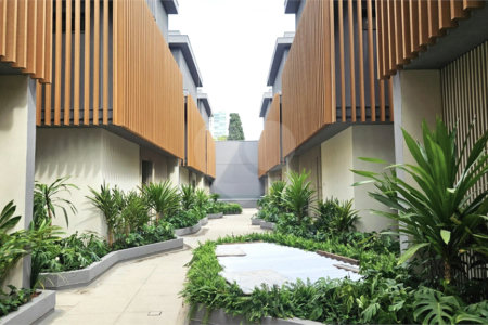 Casa à venda com 4 suítes no condomínio Plm 875, São Paulo - SP