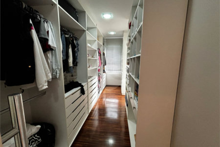Casa à venda com 4 quartos, sendo 3 suítes,  em Vila Oliveira, Mogi das Cruzes, SP