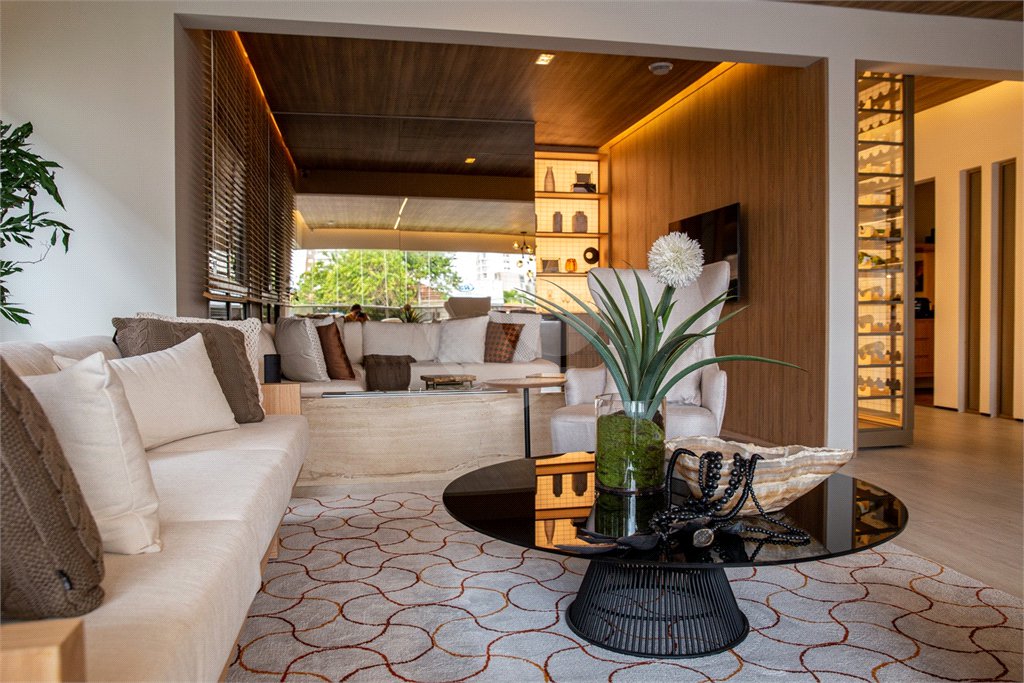 Apartamento à venda com 3 suítes em Vila Romana, São Paulo, SP