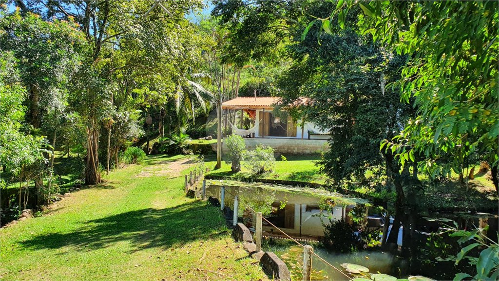 Fazenda à venda com 3 quartos em Cachoeirinha, Bom Jesus dos Perdões, SP