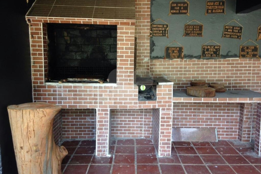 Casa à venda com 6 quartos, sendo 2 suítes,  em Roseira, Mairiporã, SP