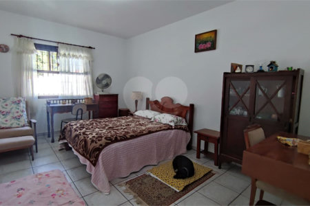 Sobrado à venda com 4 quartos, sendo 2 suítes, em Interlagos, São Paulo, SP