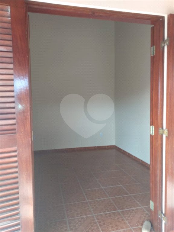 Casa à venda com 3 quartos, sendo 1 suíte, no condomínio Marf Ii, Bom Jesus dos Perdões - SP