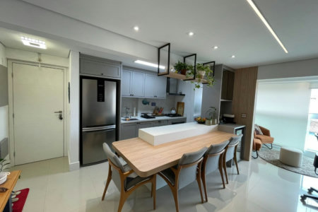 Apartamento 1 suíte com closet, 1 vaga demarcada, Embaré, Santos