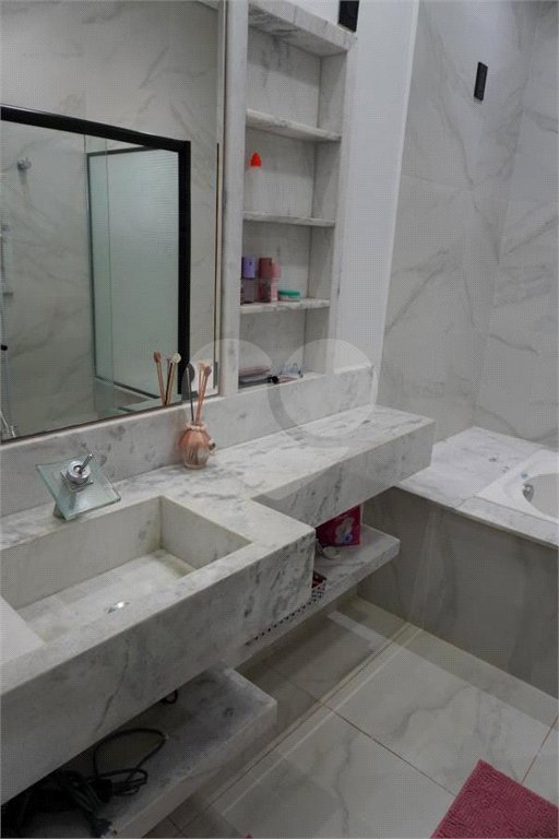 Casa à venda com 4 quartos, sendo 2 suítes, no condomínio Primavera, Salto - SP