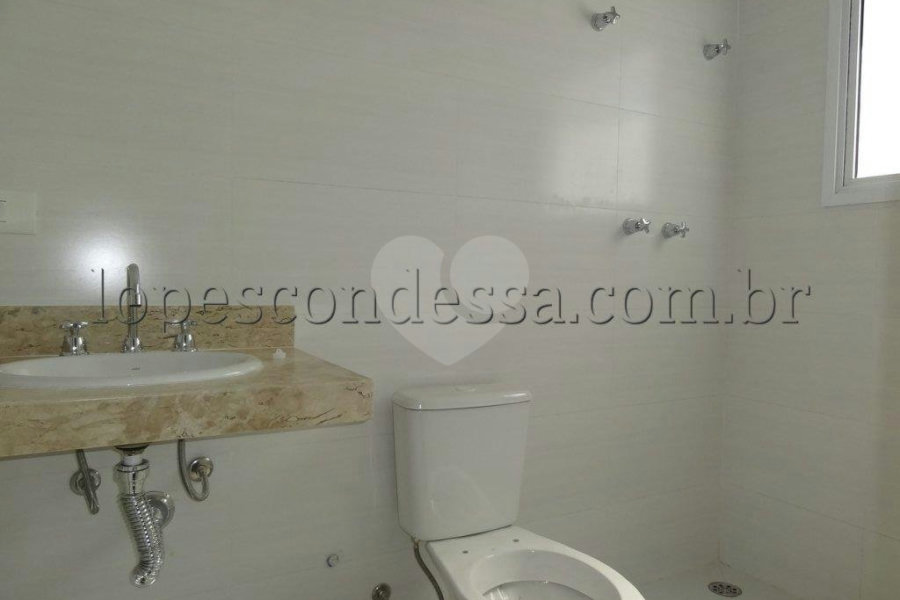 Sobrado à venda com 3 suítes em Horto, São Paulo, SP