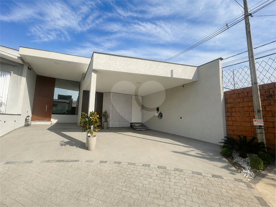 Casa à venda com 3 quartos, sendo 1 suíte, no condomínio Horto Florestal II, Sorocaba - SP