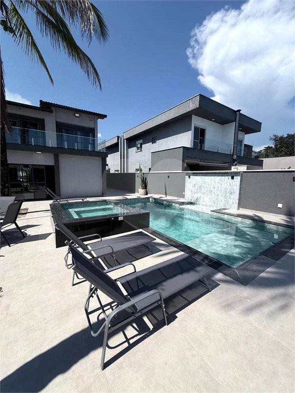 Casa à venda com 7 quartos, sendo 6 suítes, em Morada da Praia, Bertioga, SP