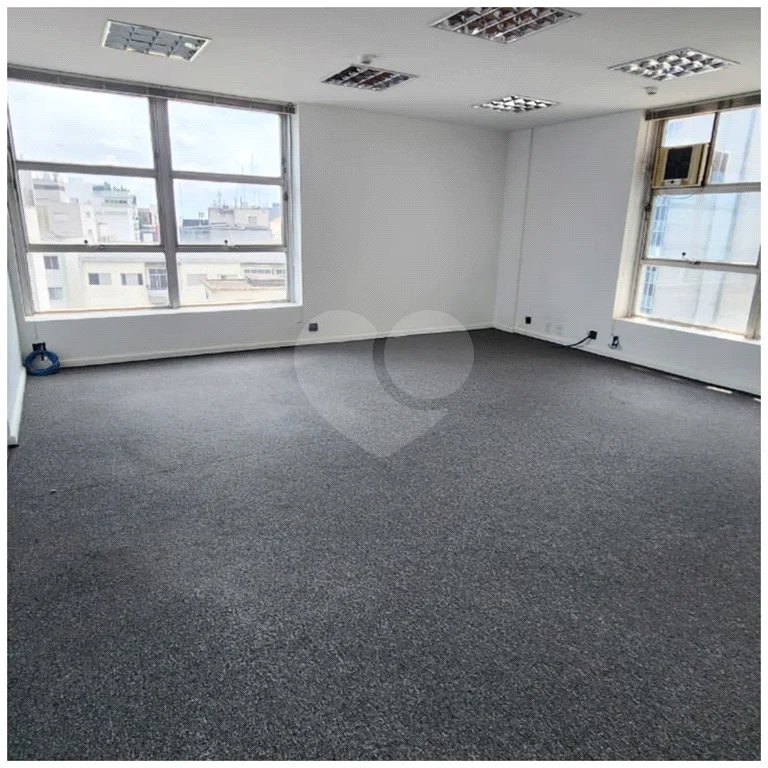Sala comercial com 43 m² de área útil para locação no Paraíso