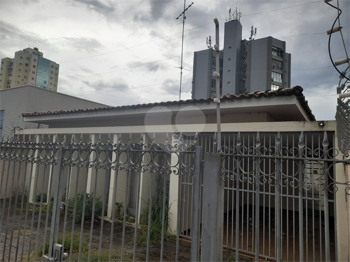 Casa à venda próxima à Santa Casa – Ideal para clínica ou consultório!