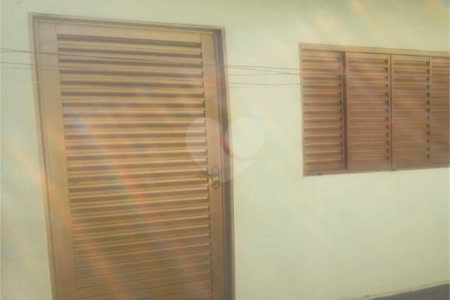 Casa Térrea com 3 dormitórios.